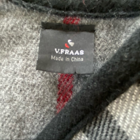 FRAAS Grey & Red Plaid Cape/Poncho/Car Blanket - Picture 3 of 11